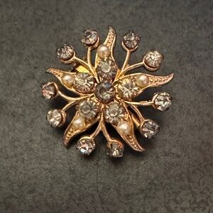 Staple Gold, pearl and Crystal Brooch in the shape of a star burst